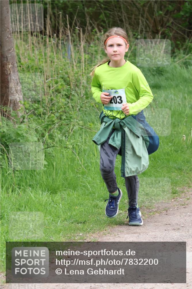 04.05.2025 - 8. Wedeler Halbmarathon Lena Gebhardt http://msf.ph/oto/7832200 04.05.2025 11:19:35 Laufen 156, 203 meine-sportfotos.de