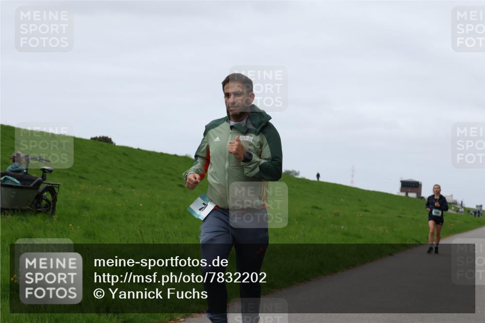 04.05.2025 - 8. Wedeler Halbmarathon Yannick Fuchs http://msf.ph/oto/7832202 04.05.2025 11:20:53 Laufen  meine-sportfotos.de