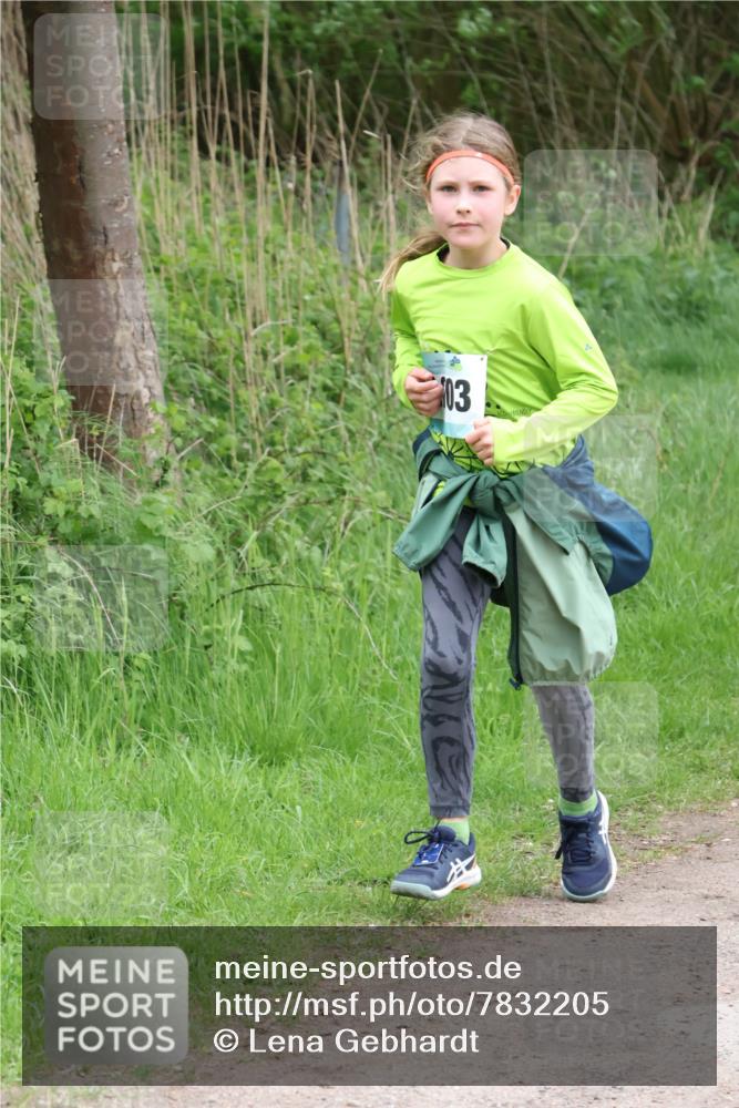 04.05.2025 - 8. Wedeler Halbmarathon Lena Gebhardt http://msf.ph/oto/7832205 04.05.2025 11:19:35 Laufen 03 meine-sportfotos.de