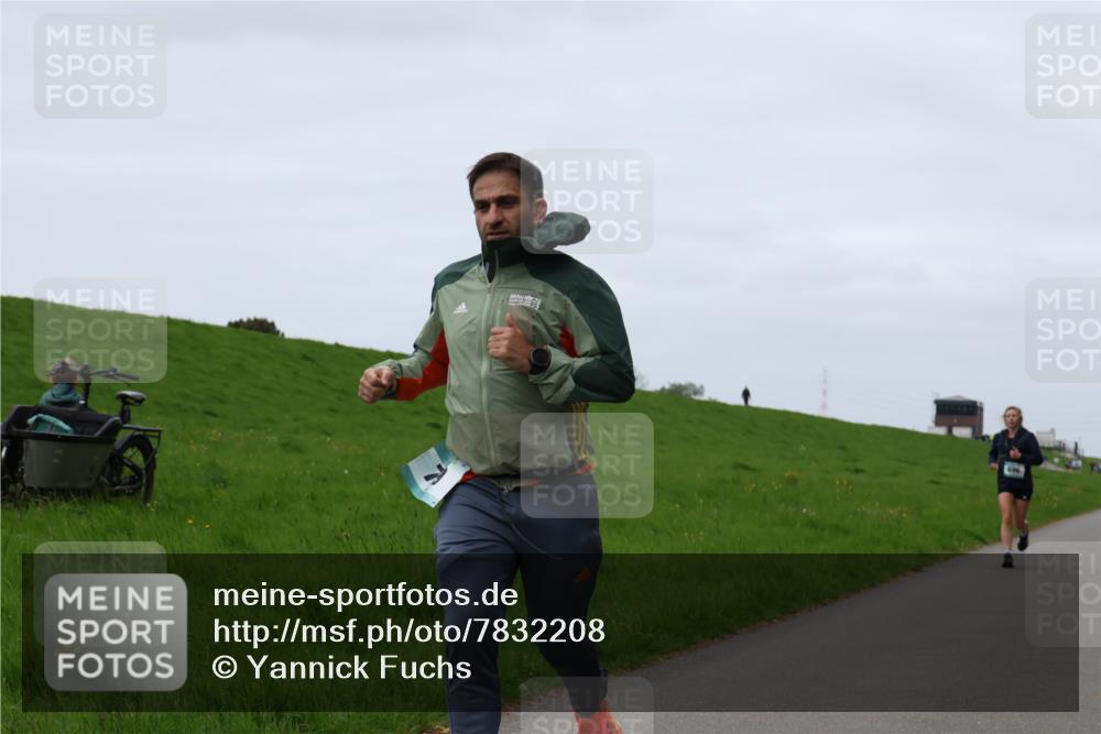 04.05.2025 - 8. Wedeler Halbmarathon Yannick Fuchs http://msf.ph/oto/7832208 04.05.2025 11:20:54 Laufen  meine-sportfotos.de