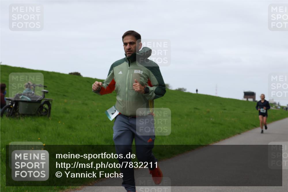 04.05.2025 - 8. Wedeler Halbmarathon Yannick Fuchs http://msf.ph/oto/7832211 04.05.2025 11:20:54 Laufen  meine-sportfotos.de