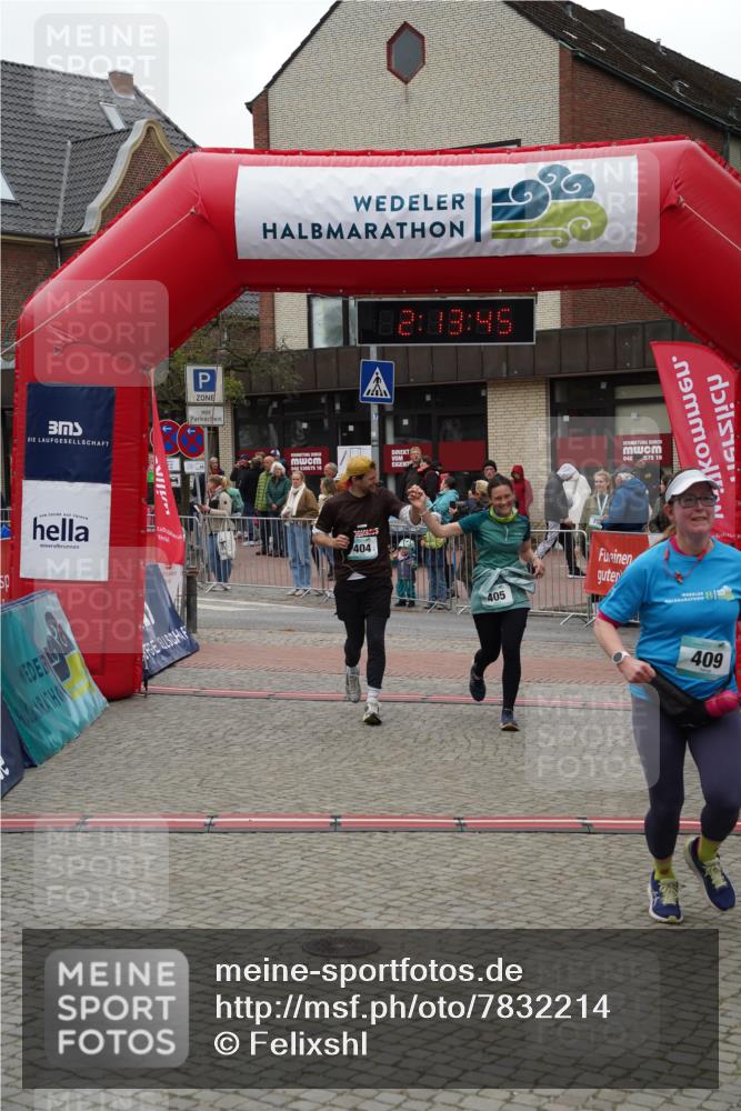 04.05.2025 - 8. Wedeler Halbmarathon Felixshl http://msf.ph/oto/7832214 04.05.2025 12:13:42 Ziel 404, 405, 409 meine-sportfotos.de