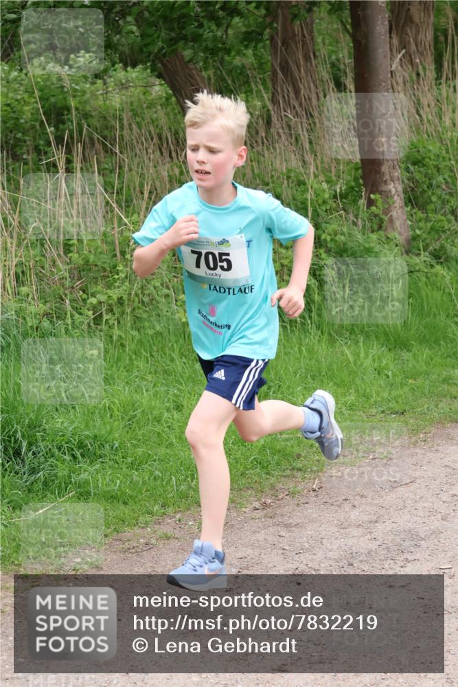 04.05.2025 - 8. Wedeler Halbmarathon Lena Gebhardt http://msf.ph/oto/7832219 04.05.2025 11:19:37 Laufen 56, 705 meine-sportfotos.de