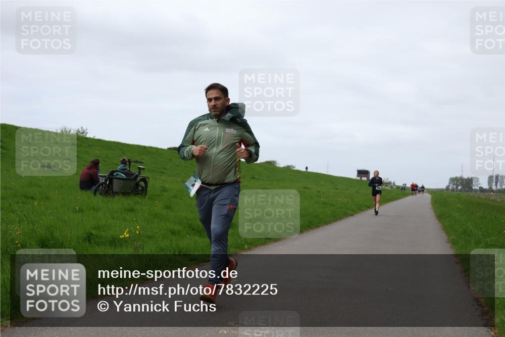 04.05.2025 - 8. Wedeler Halbmarathon Yannick Fuchs http://msf.ph/oto/7832225 04.05.2025 11:20:54 Laufen  meine-sportfotos.de