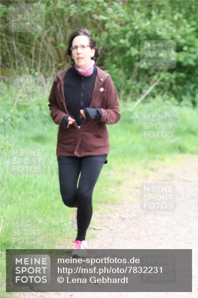 04.05.2025 - 8. Wedeler Halbmarathon Lena Gebhardt http://msf.ph/oto/7832231 04.05.2025 11:19:39 Laufen  meine-sportfotos.de