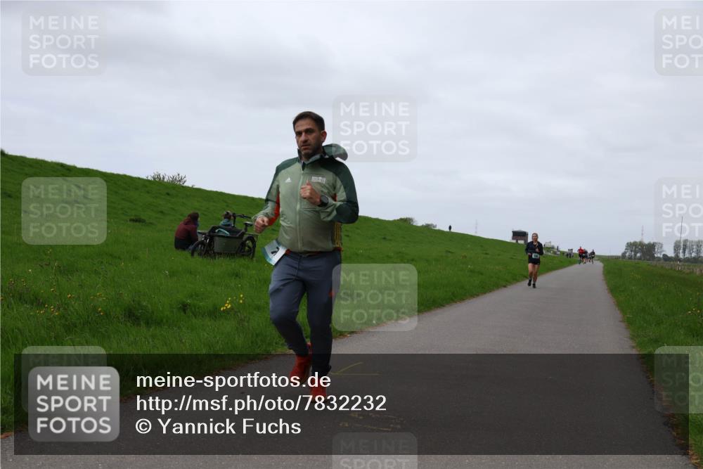 04.05.2025 - 8. Wedeler Halbmarathon Yannick Fuchs http://msf.ph/oto/7832232 04.05.2025 11:20:54 Laufen  meine-sportfotos.de