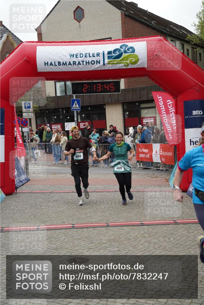 04.05.2025 - 8. Wedeler Halbmarathon Felixshl http://msf.ph/oto/7832247 04.05.2025 12:13:43 Ziel 404, 405, 409 meine-sportfotos.de