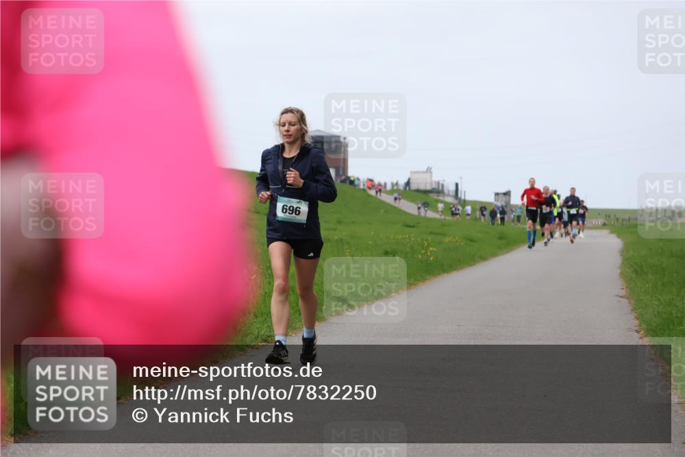 04.05.2025 - 8. Wedeler Halbmarathon Yannick Fuchs http://msf.ph/oto/7832250 04.05.2025 11:20:55 Laufen 696 meine-sportfotos.de
