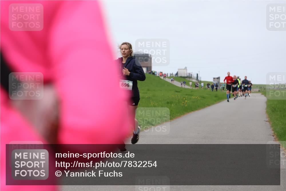 04.05.2025 - 8. Wedeler Halbmarathon Yannick Fuchs http://msf.ph/oto/7832254 04.05.2025 11:20:56 Laufen 696 meine-sportfotos.de