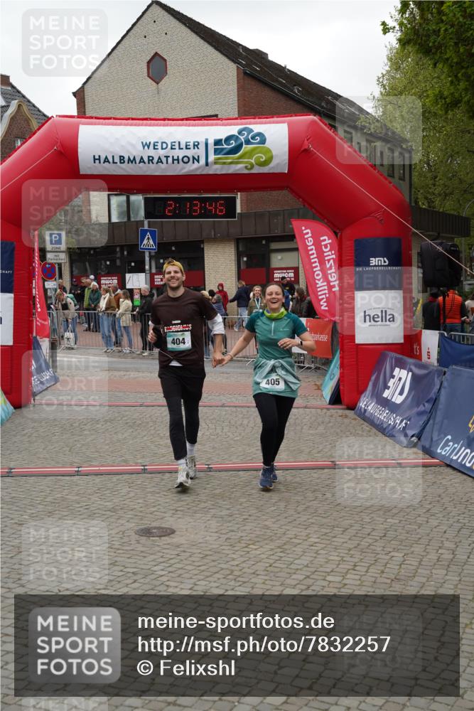 04.05.2025 - 8. Wedeler Halbmarathon Felixshl http://msf.ph/oto/7832257 04.05.2025 12:13:44 Ziel 404, 405, 409 meine-sportfotos.de