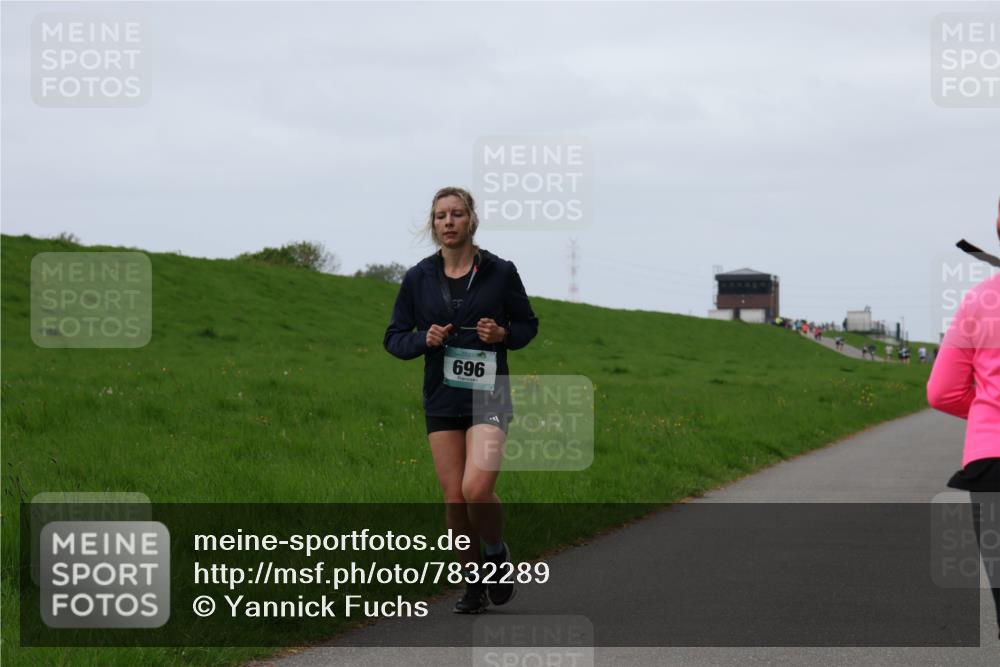 04.05.2025 - 8. Wedeler Halbmarathon Yannick Fuchs http://msf.ph/oto/7832289 04.05.2025 11:20:58 Laufen 696 meine-sportfotos.de