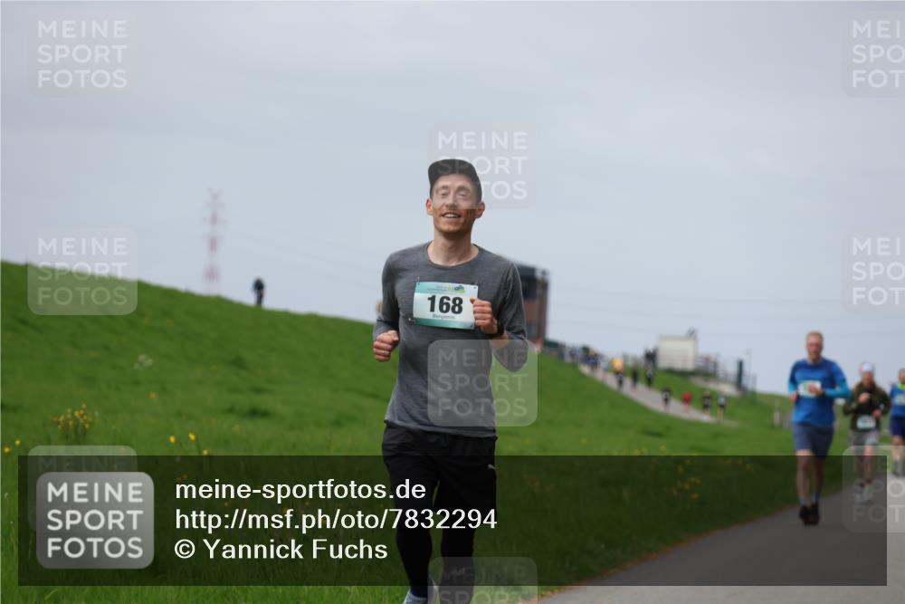04.05.2025 - 8. Wedeler Halbmarathon Yannick Fuchs http://msf.ph/oto/7832294 04.05.2025 11:41:16 Laufen 168 meine-sportfotos.de