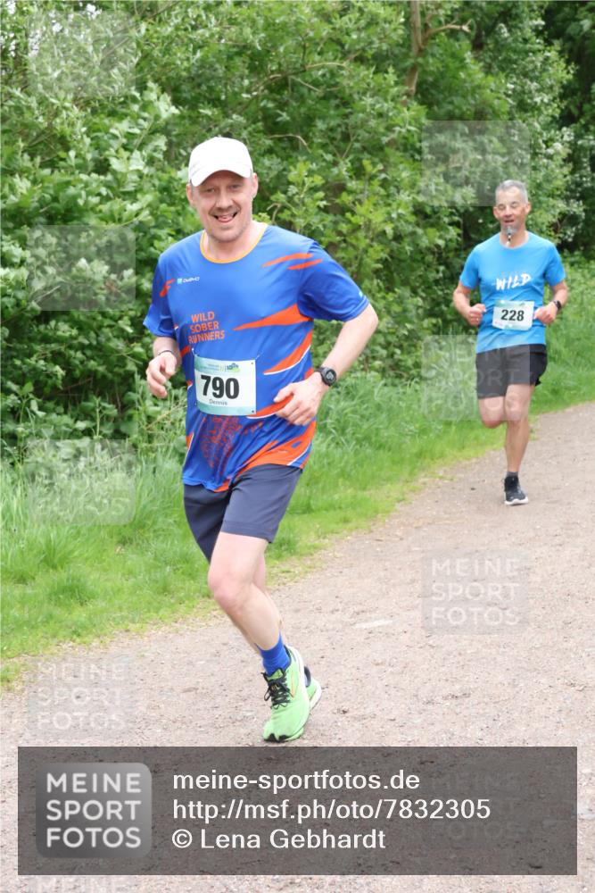04.05.2025 - 8. Wedeler Halbmarathon Lena Gebhardt http://msf.ph/oto/7832305 04.05.2025 11:19:49 Laufen 8, 06, 790, 228 meine-sportfotos.de