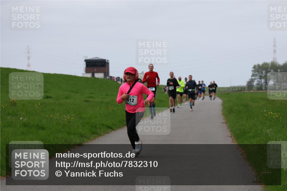 04.05.2025 - 8. Wedeler Halbmarathon Yannick Fuchs http://msf.ph/oto/7832310 04.05.2025 11:21:06 Laufen 512 meine-sportfotos.de