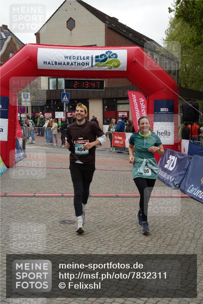 04.05.2025 - 8. Wedeler Halbmarathon Felixshl http://msf.ph/oto/7832311 04.05.2025 12:13:45 Ziel 404, 405, 409 meine-sportfotos.de