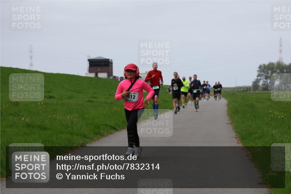 04.05.2025 - 8. Wedeler Halbmarathon Yannick Fuchs http://msf.ph/oto/7832314 04.05.2025 11:21:06 Laufen 512 meine-sportfotos.de