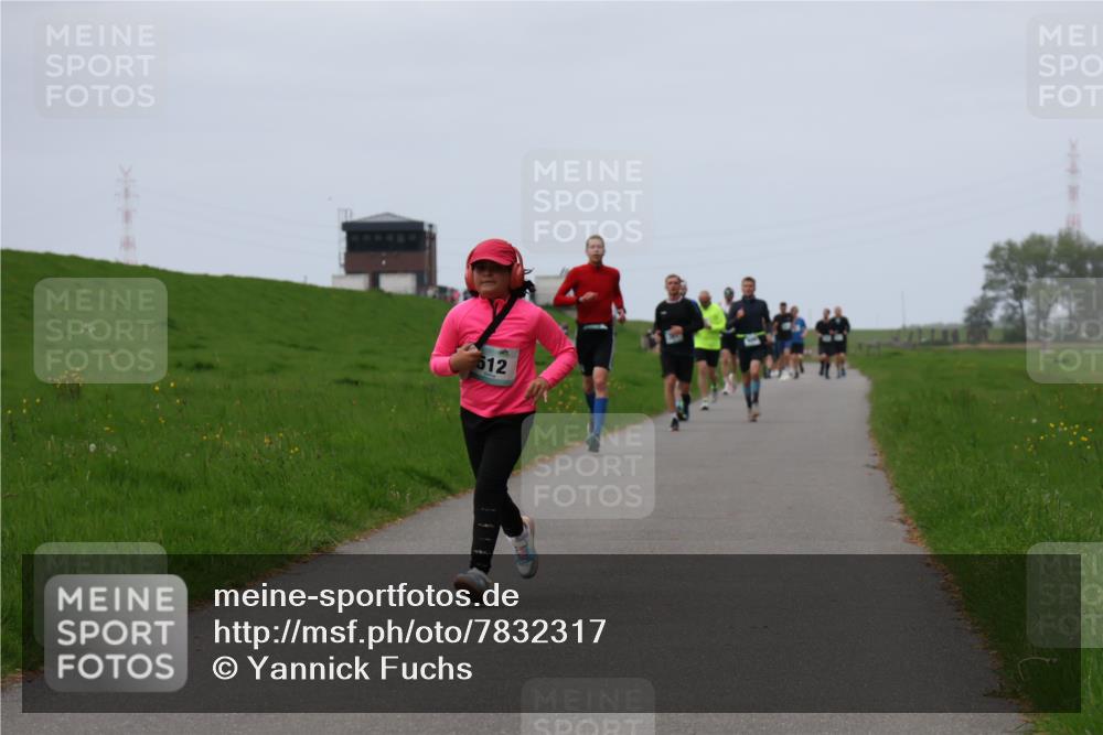 04.05.2025 - 8. Wedeler Halbmarathon Yannick Fuchs http://msf.ph/oto/7832317 04.05.2025 11:21:06 Laufen 512 meine-sportfotos.de