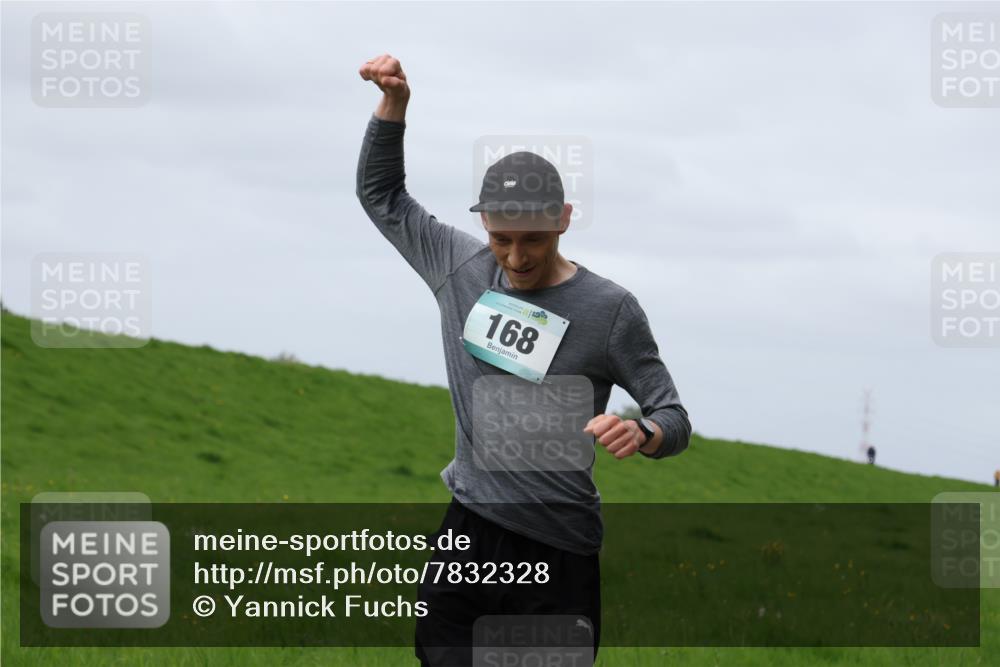 04.05.2025 - 8. Wedeler Halbmarathon Yannick Fuchs http://msf.ph/oto/7832328 04.05.2025 11:41:19 Laufen 168 meine-sportfotos.de