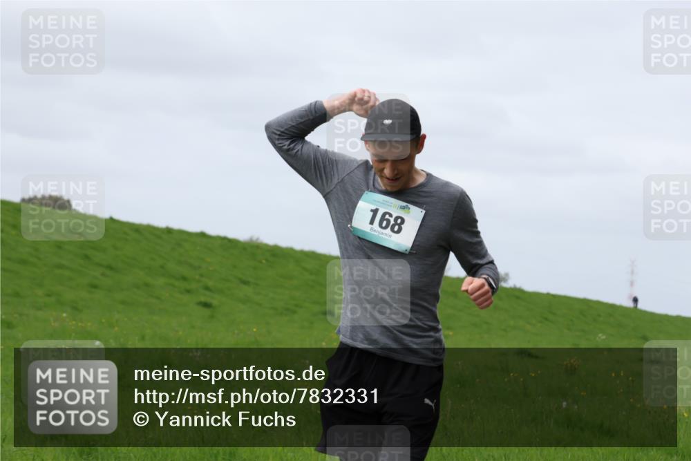 04.05.2025 - 8. Wedeler Halbmarathon Yannick Fuchs http://msf.ph/oto/7832331 04.05.2025 11:41:19 Laufen 168 meine-sportfotos.de