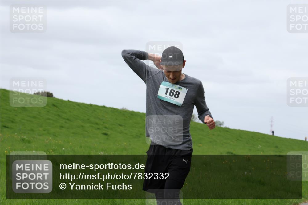 04.05.2025 - 8. Wedeler Halbmarathon Yannick Fuchs http://msf.ph/oto/7832332 04.05.2025 11:41:19 Laufen 168 meine-sportfotos.de