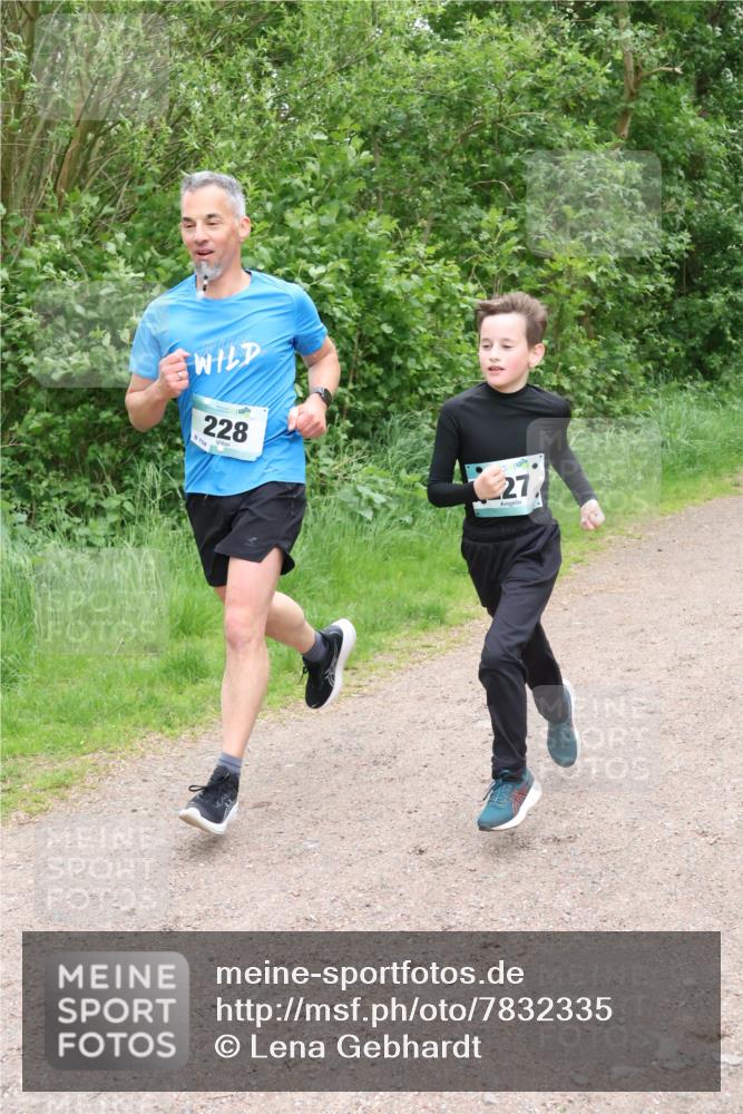 04.05.2025 - 8. Wedeler Halbmarathon Lena Gebhardt http://msf.ph/oto/7832335 04.05.2025 11:19:50 Laufen 228, 154, 27 meine-sportfotos.de