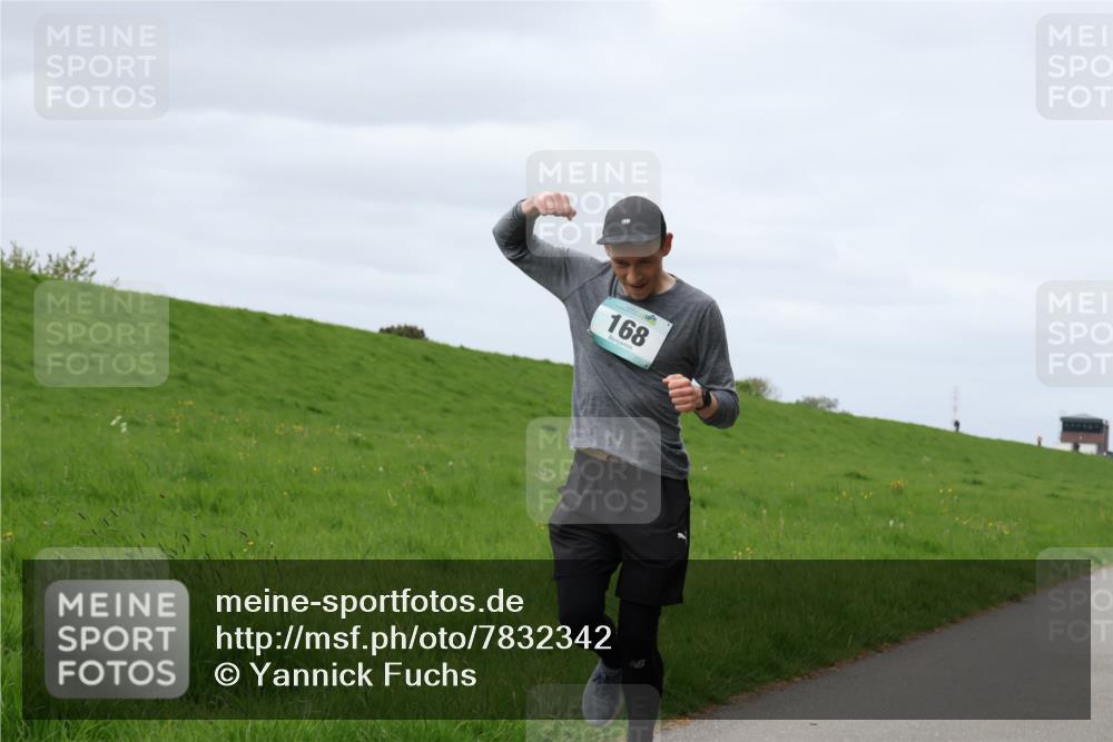 04.05.2025 - 8. Wedeler Halbmarathon Yannick Fuchs http://msf.ph/oto/7832342 04.05.2025 11:41:19 Laufen 168 meine-sportfotos.de