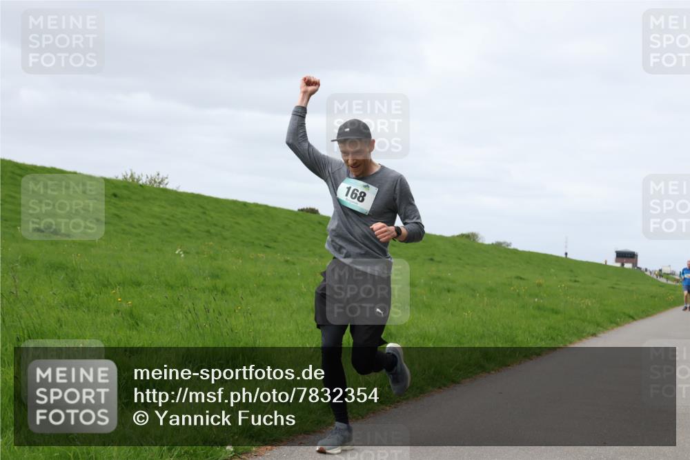 04.05.2025 - 8. Wedeler Halbmarathon Yannick Fuchs http://msf.ph/oto/7832354 04.05.2025 11:41:20 Laufen 168 meine-sportfotos.de