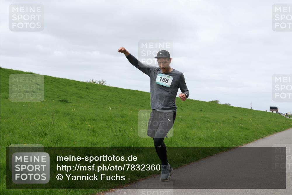 04.05.2025 - 8. Wedeler Halbmarathon Yannick Fuchs http://msf.ph/oto/7832360 04.05.2025 11:41:20 Laufen 168 meine-sportfotos.de
