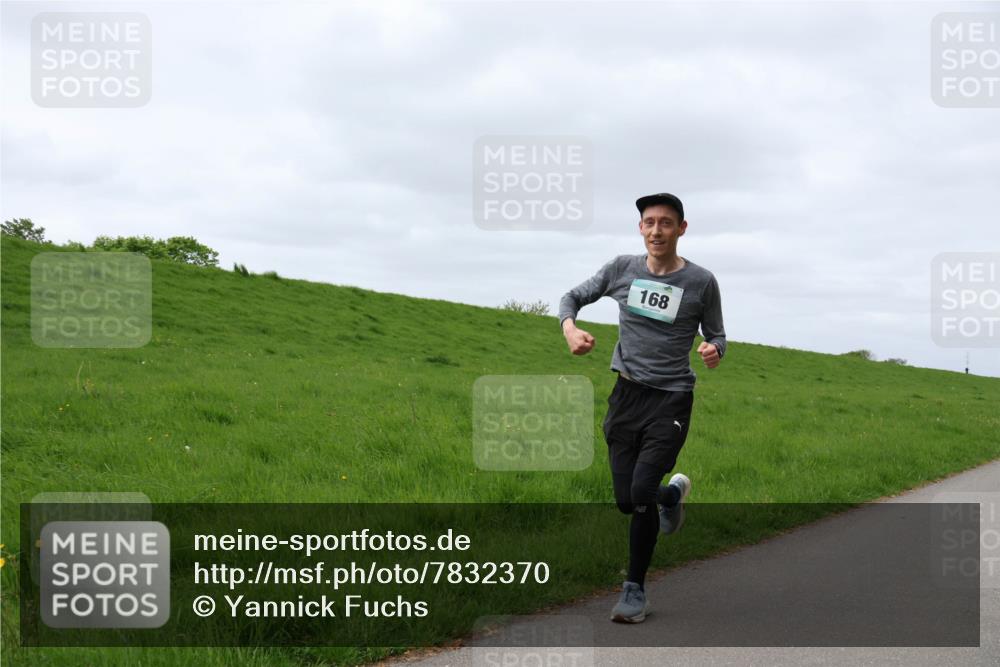 04.05.2025 - 8. Wedeler Halbmarathon Yannick Fuchs http://msf.ph/oto/7832370 04.05.2025 11:41:20 Laufen 168 meine-sportfotos.de