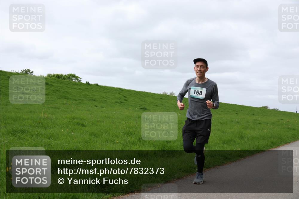 04.05.2025 - 8. Wedeler Halbmarathon Yannick Fuchs http://msf.ph/oto/7832373 04.05.2025 11:41:20 Laufen 168 meine-sportfotos.de