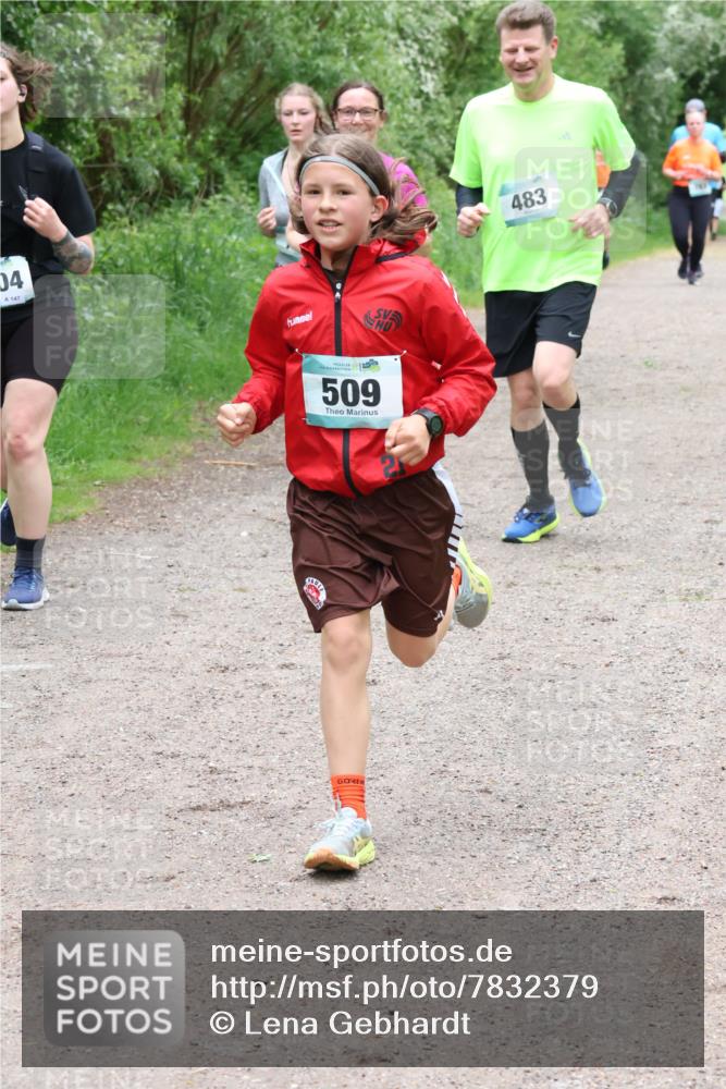 04.05.2025 - 8. Wedeler Halbmarathon Lena Gebhardt http://msf.ph/oto/7832379 04.05.2025 11:19:57 Laufen 04, 147, 509, 483 meine-sportfotos.de