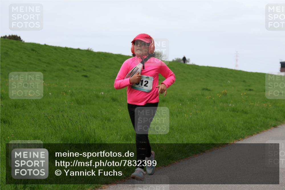 04.05.2025 - 8. Wedeler Halbmarathon Yannick Fuchs http://msf.ph/oto/7832399 04.05.2025 11:21:09 Laufen 12, 414 meine-sportfotos.de