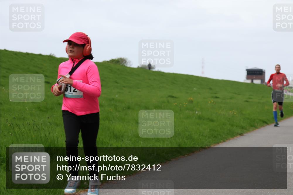 04.05.2025 - 8. Wedeler Halbmarathon Yannick Fuchs http://msf.ph/oto/7832412 04.05.2025 11:21:09 Laufen 612 meine-sportfotos.de