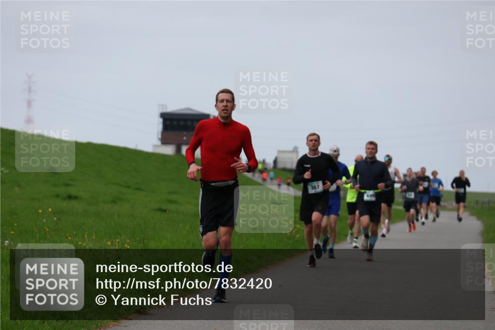 04.05.2025 - 8. Wedeler Halbmarathon Yannick Fuchs http://msf.ph/oto/7832420 04.05.2025 11:21:10 Laufen 367, 699 meine-sportfotos.de