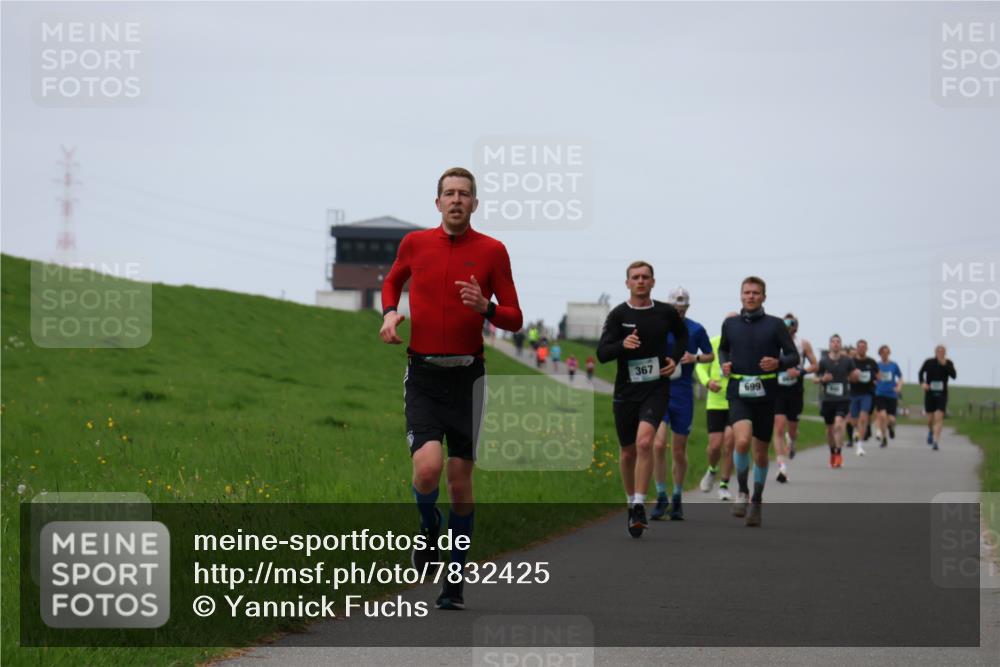 04.05.2025 - 8. Wedeler Halbmarathon Yannick Fuchs http://msf.ph/oto/7832425 04.05.2025 11:21:11 Laufen 367, 699 meine-sportfotos.de