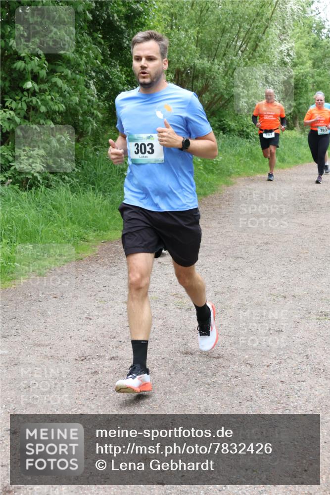 04.05.2025 - 8. Wedeler Halbmarathon Lena Gebhardt http://msf.ph/oto/7832426 04.05.2025 11:20:00 Laufen 303, 783 meine-sportfotos.de