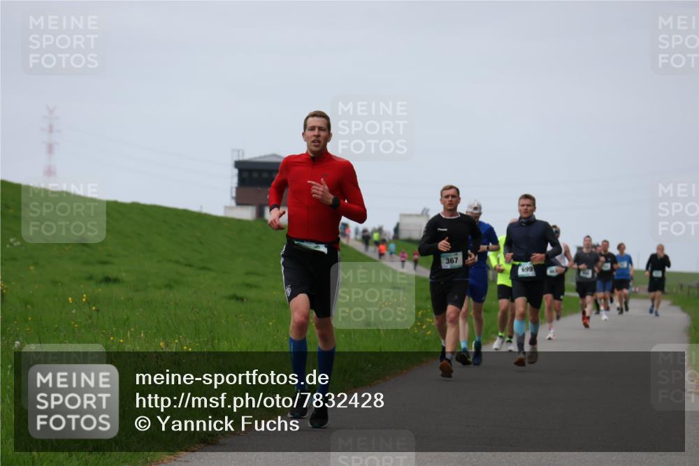 04.05.2025 - 8. Wedeler Halbmarathon Yannick Fuchs http://msf.ph/oto/7832428 04.05.2025 11:21:11 Laufen 367, 699 meine-sportfotos.de