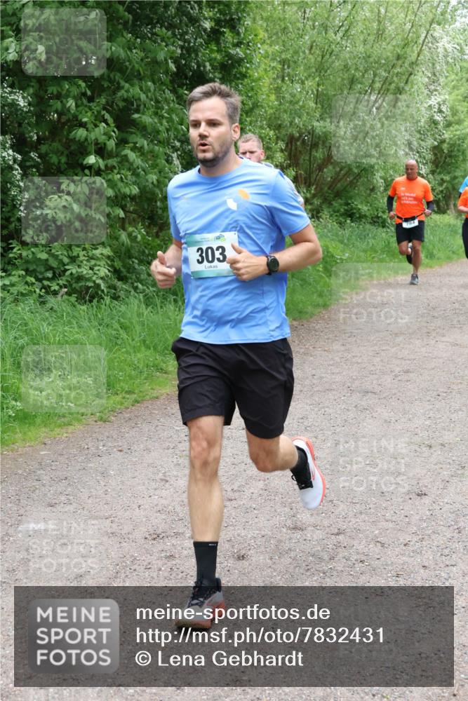 04.05.2025 - 8. Wedeler Halbmarathon Lena Gebhardt http://msf.ph/oto/7832431 04.05.2025 11:20:00 Laufen 303, 784 meine-sportfotos.de