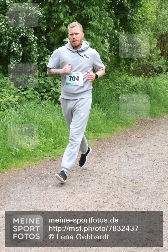 04.05.2025 - 8. Wedeler Halbmarathon Lena Gebhardt http://msf.ph/oto/7832437 04.05.2025 11:20:01 Laufen 704 meine-sportfotos.de