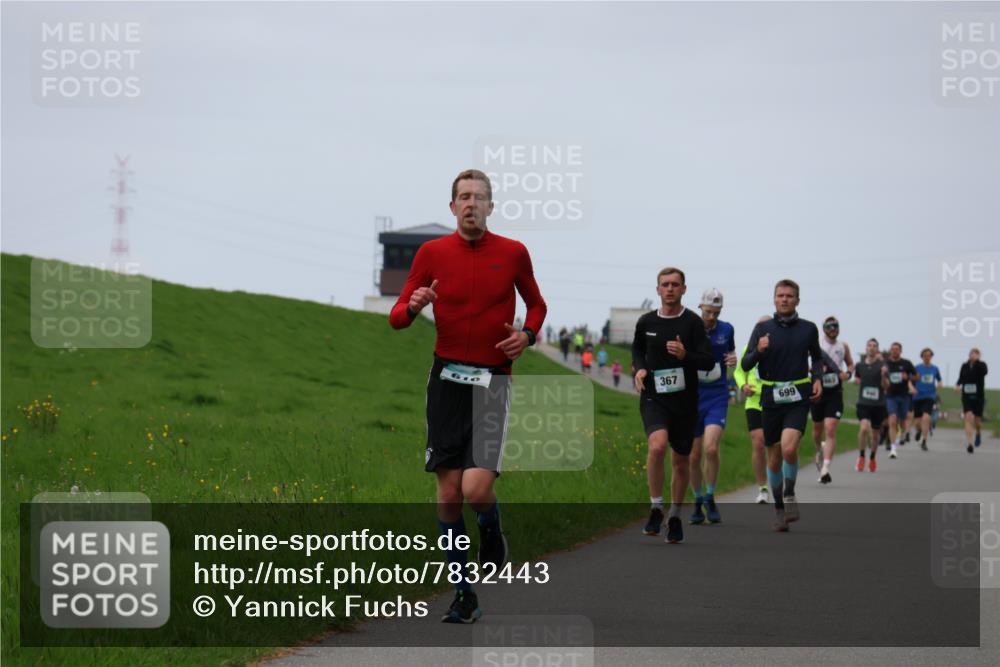 04.05.2025 - 8. Wedeler Halbmarathon Yannick Fuchs http://msf.ph/oto/7832443 04.05.2025 11:21:11 Laufen 367, 699 meine-sportfotos.de