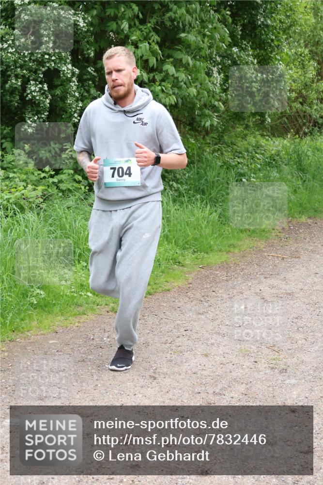 04.05.2025 - 8. Wedeler Halbmarathon Lena Gebhardt http://msf.ph/oto/7832446 04.05.2025 11:20:01 Laufen 704 meine-sportfotos.de