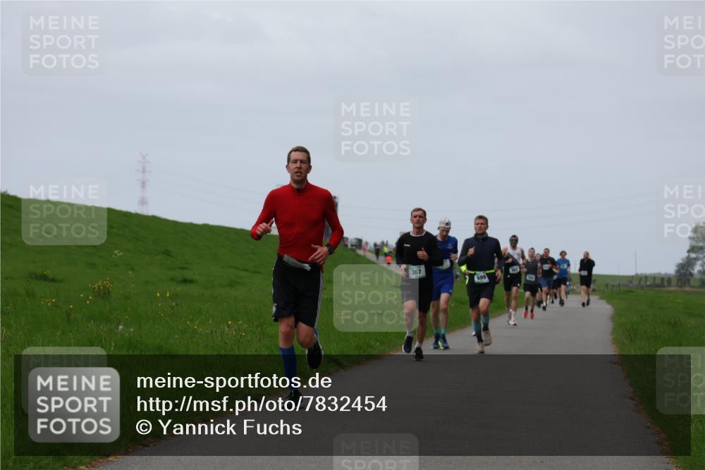04.05.2025 - 8. Wedeler Halbmarathon Yannick Fuchs http://msf.ph/oto/7832454 04.05.2025 11:21:12 Laufen 367, 699 meine-sportfotos.de