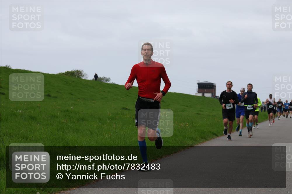 04.05.2025 - 8. Wedeler Halbmarathon Yannick Fuchs http://msf.ph/oto/7832483 04.05.2025 11:21:14 Laufen 367, 699 meine-sportfotos.de