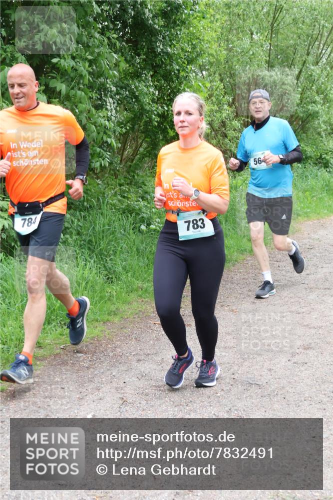 04.05.2025 - 8. Wedeler Halbmarathon Lena Gebhardt http://msf.ph/oto/7832491 04.05.2025 11:20:03 Laufen 784, 783, 56 meine-sportfotos.de