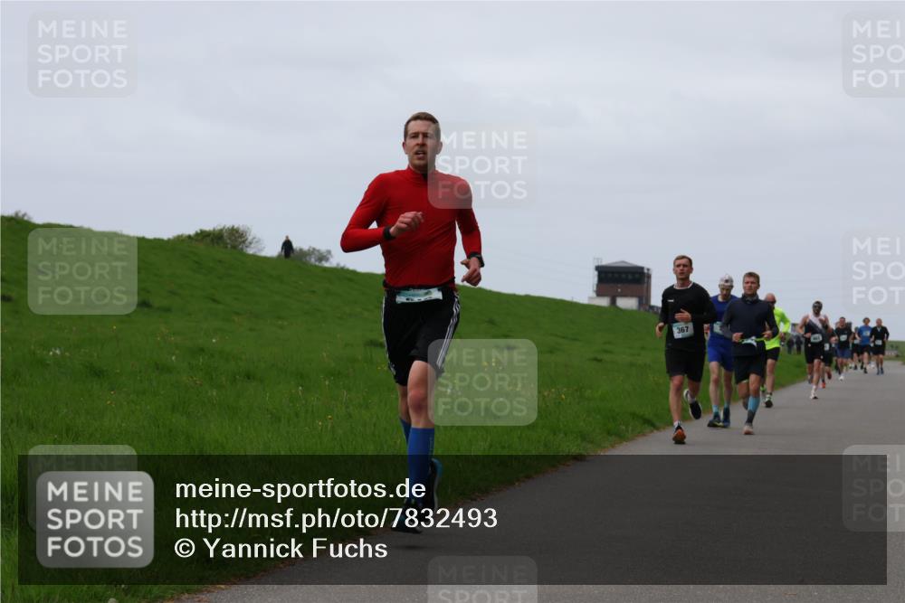 04.05.2025 - 8. Wedeler Halbmarathon Yannick Fuchs http://msf.ph/oto/7832493 04.05.2025 11:21:14 Laufen 367 meine-sportfotos.de