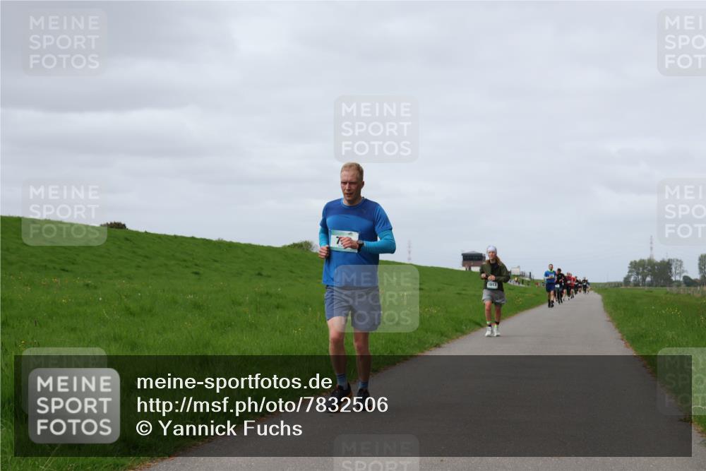 04.05.2025 - 8. Wedeler Halbmarathon Yannick Fuchs http://msf.ph/oto/7832506 04.05.2025 11:41:30 Laufen 1013 meine-sportfotos.de