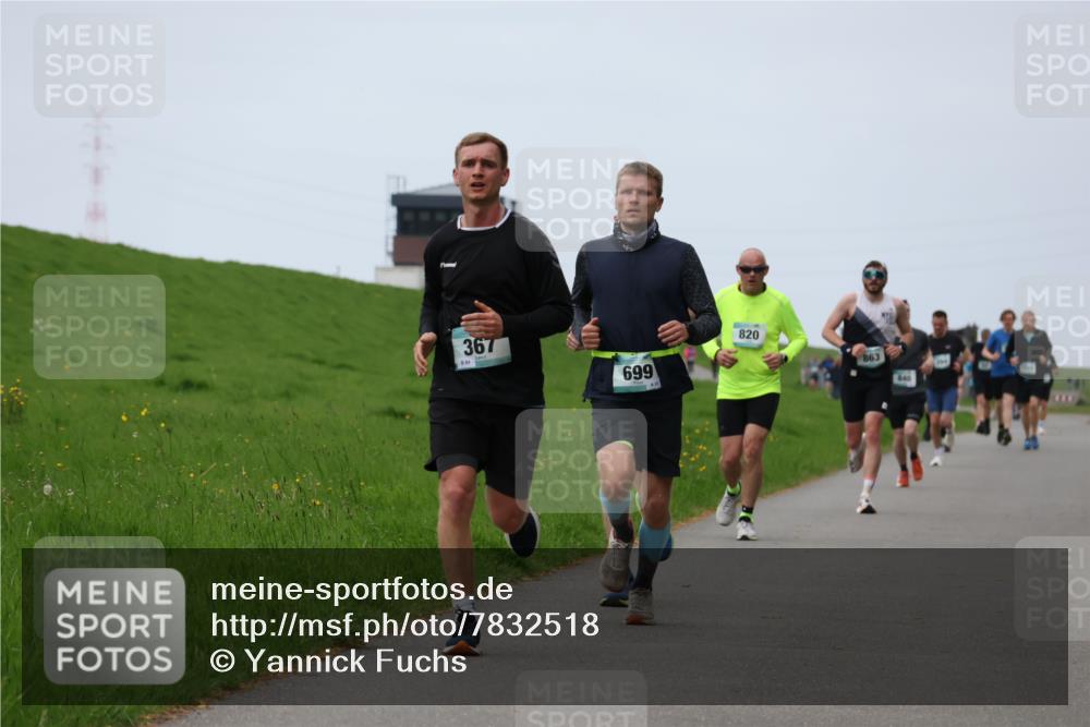 04.05.2025 - 8. Wedeler Halbmarathon Yannick Fuchs http://msf.ph/oto/7832518 04.05.2025 11:21:15 Laufen 367, 699, 23, 820, 820, 863, 640 meine-sportfotos.de