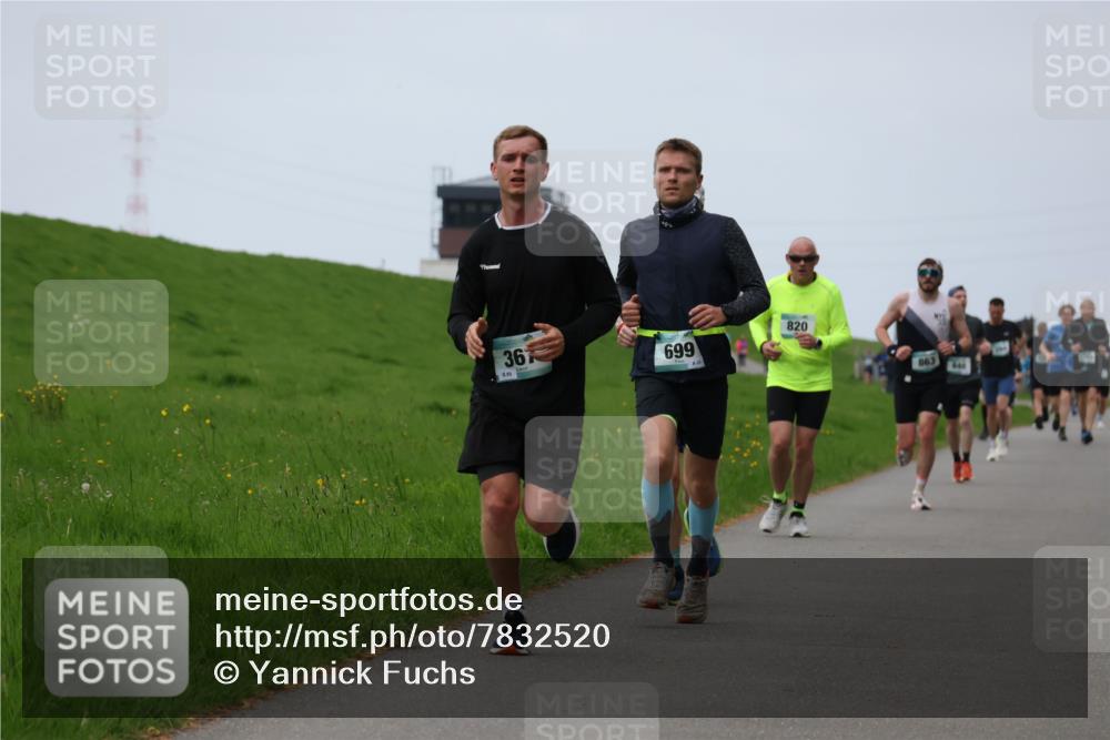 04.05.2025 - 8. Wedeler Halbmarathon Yannick Fuchs http://msf.ph/oto/7832520 04.05.2025 11:21:15 Laufen 367, 889, 699, 820, 863 meine-sportfotos.de