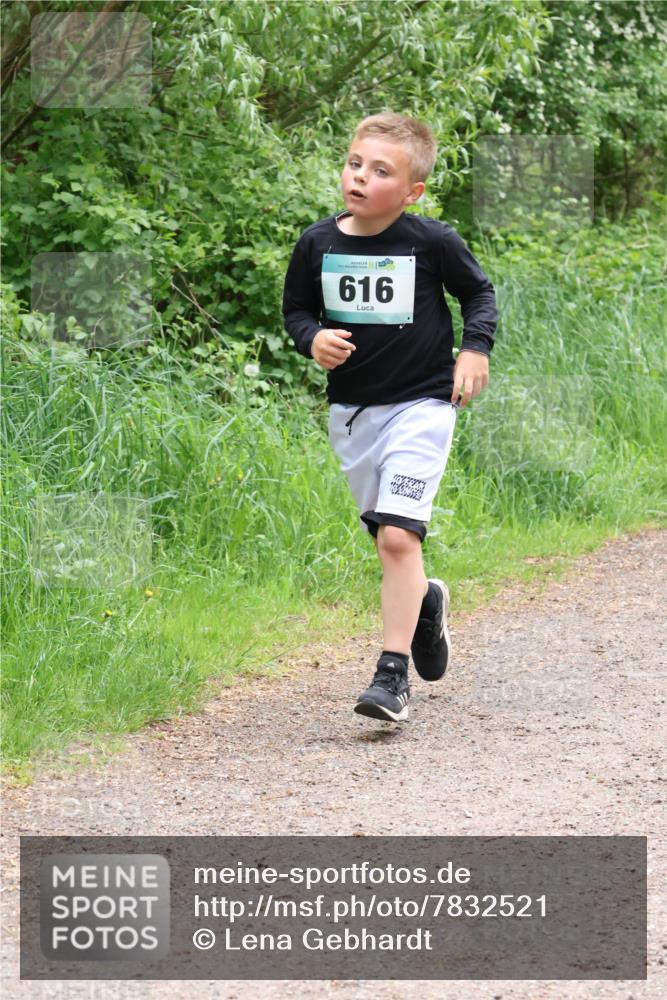 04.05.2025 - 8. Wedeler Halbmarathon Lena Gebhardt http://msf.ph/oto/7832521 04.05.2025 11:20:09 Laufen 616 meine-sportfotos.de