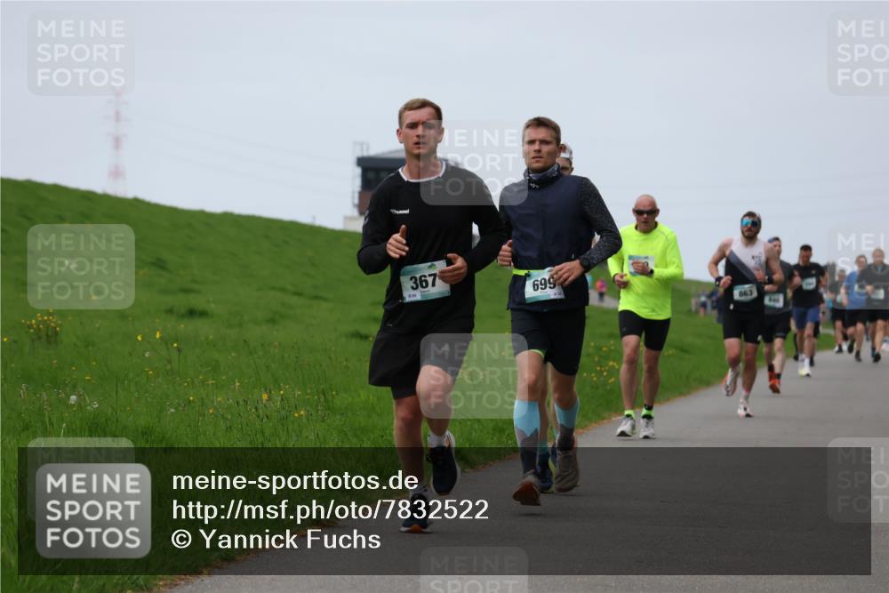 04.05.2025 - 8. Wedeler Halbmarathon Yannick Fuchs http://msf.ph/oto/7832522 04.05.2025 11:21:15 Laufen 889, 367, 699, 863, 646 meine-sportfotos.de